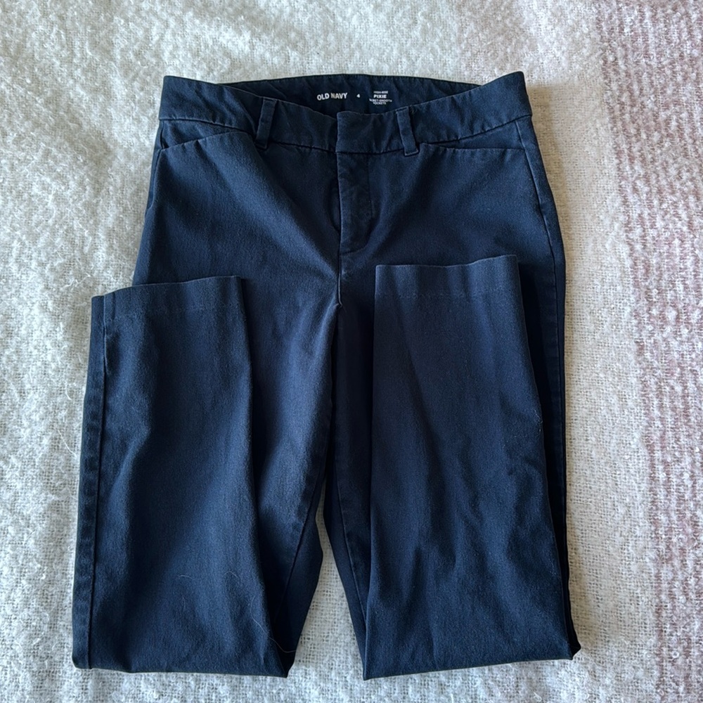 Old navy size 4 pixie pant.